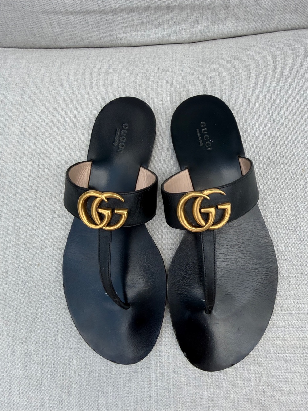 Gucci Black Leather Thong Sandals with Gold Double G - Picture 3 of 4